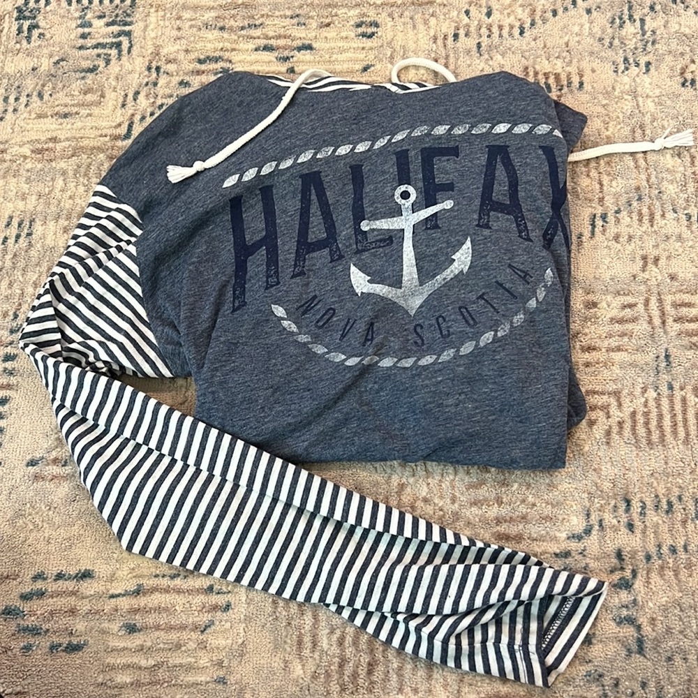 Drawstring shirt - Picture 3 of 3